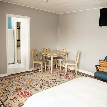 Charming French Studio Apartment Laramie Exterior photo