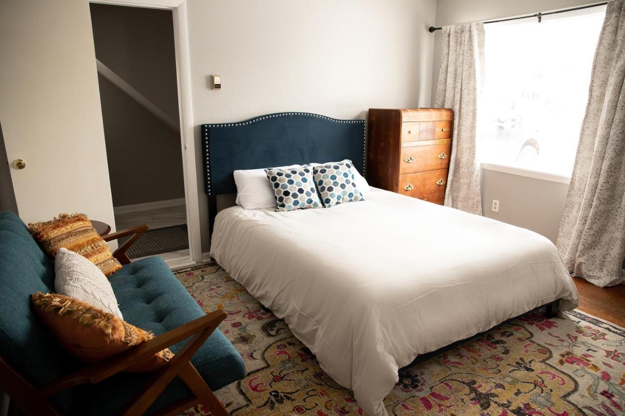 Charming French Studio Apartment Laramie Exterior photo
