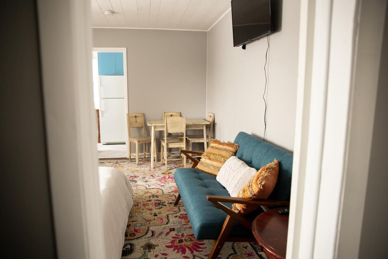 Charming French Studio Apartment Laramie Exterior photo